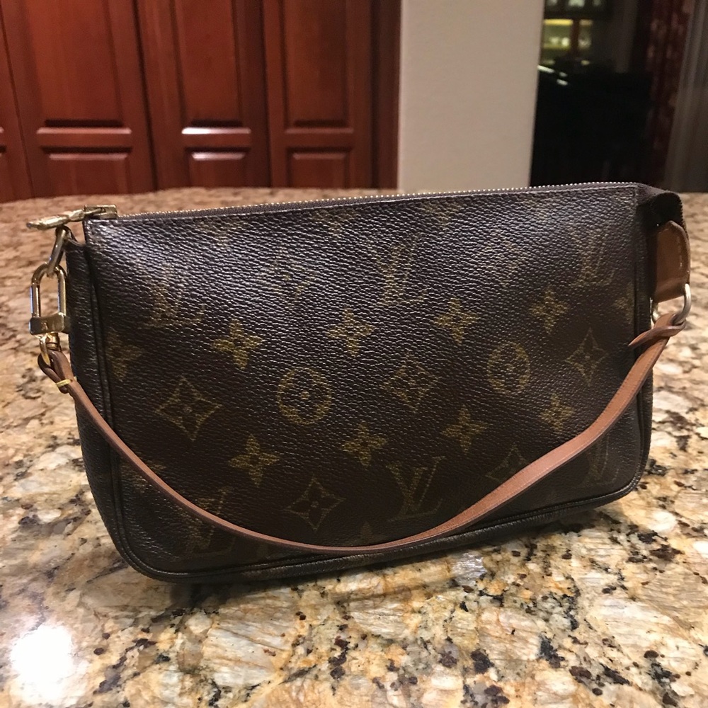 AUTHENTIC LV POCHETTE BAG
